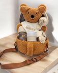 sehr süsses teddy köfferchen befüllt mit allen artikeln welche ein baby zum start braucht. personalisierbar ist es das perfekte geschenk zur geburt oder taufe