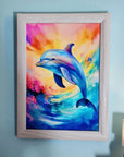 Leuchtender Delfin im Aquarell-Design. Direktdruck auf Glas, grauer Holzrahmen, mit Gravur. Swiss Made.