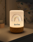 Nachtlicht LED für Kinder bedruckt mit süssem Regenbogen Motiv im Kinderzimmer mit Namen personalisiert