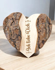 ustikales Deko Herz mit Baumrinde aus Erle,das perfekte Valentinstagsgeschenk. Handgefertigt aus massivem Erlenholz, überzeugt es durch natürliche Schönheit und individueller Gravur Möglichkeit
