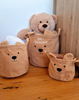 Brauner Teddy-Korb mit besticktem Namen, flauschigem Plüschstoff und Bärenohren – Teil eines 3er-Sets zur stilvollen Spielzeugaufbewahrung