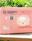 Vorderseite von pinkfarbener Verpackung von Be Nappy Windeln Grösse Drei, 4-9kg. Mit Schafmotiv und Gütesiegel auf Verpackung. Verpackung beinhaltet 44 Windeln.