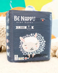 Vorderseite von Dunkelbrauer Verpackung von Be Nappy Windeln XL Jumbo Grösse Sechs, 15-30kg. Mit Schafmotiv und Gütesiegel auf Verpackung. Verpackung beinhaltet 32 Windeln.