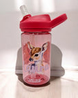 Blaue eddy Camelbak Trinkflasche für Kinder, mit Waldtiere Mädchen und mit Namen personalisiert. Pinker Aufsatz mit Strohhalm.