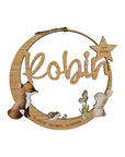 Rundes Namensschild Waldtiere Baby mit Namen von Mamawerk aus Holz mit Geburtsdaten personalisiert und mit bedrucktem Boho Fuchs, Igel und Hase.