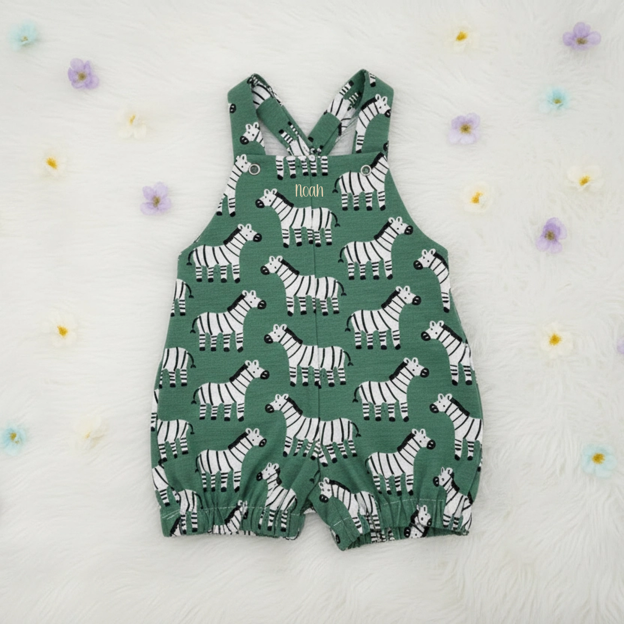 baby-latzhose zebra handgenäht und personalisiert