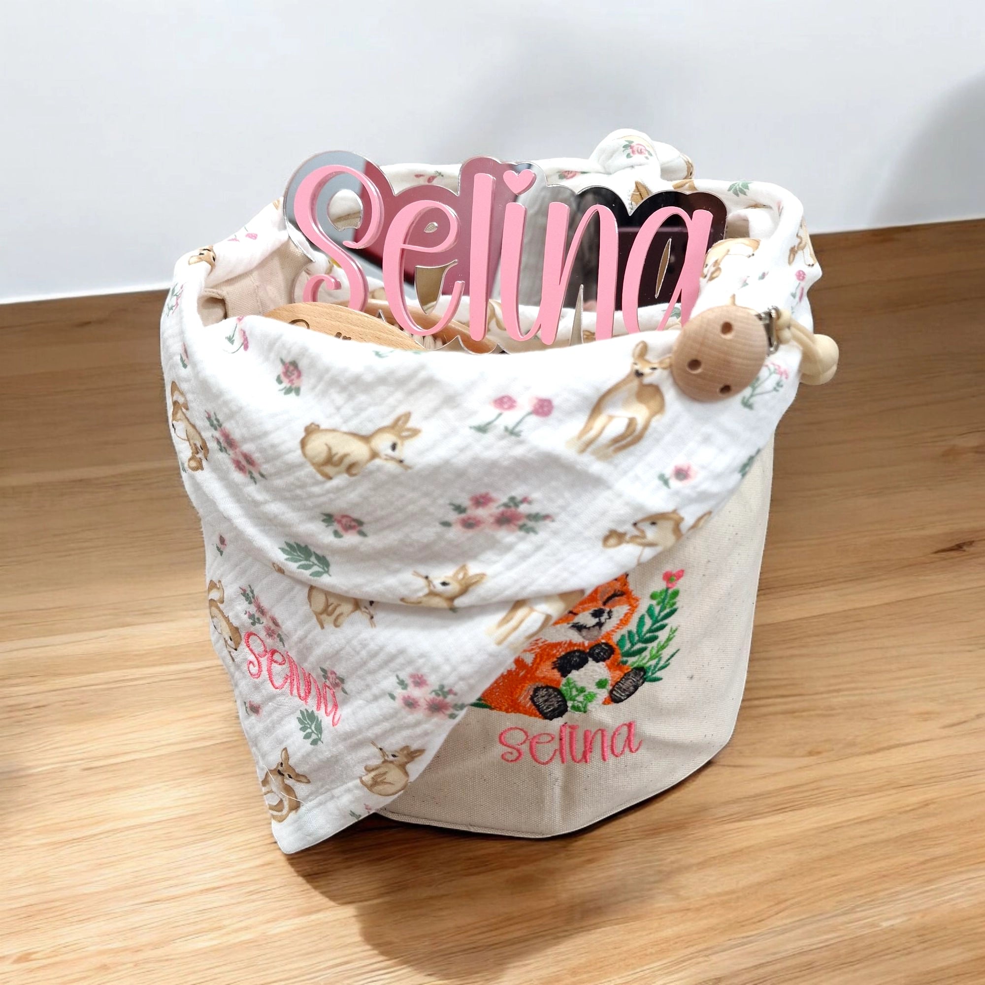 wunderschönes fuchs mädchen geschenkset für babys mit vielen süssen personalisierten Artikeln