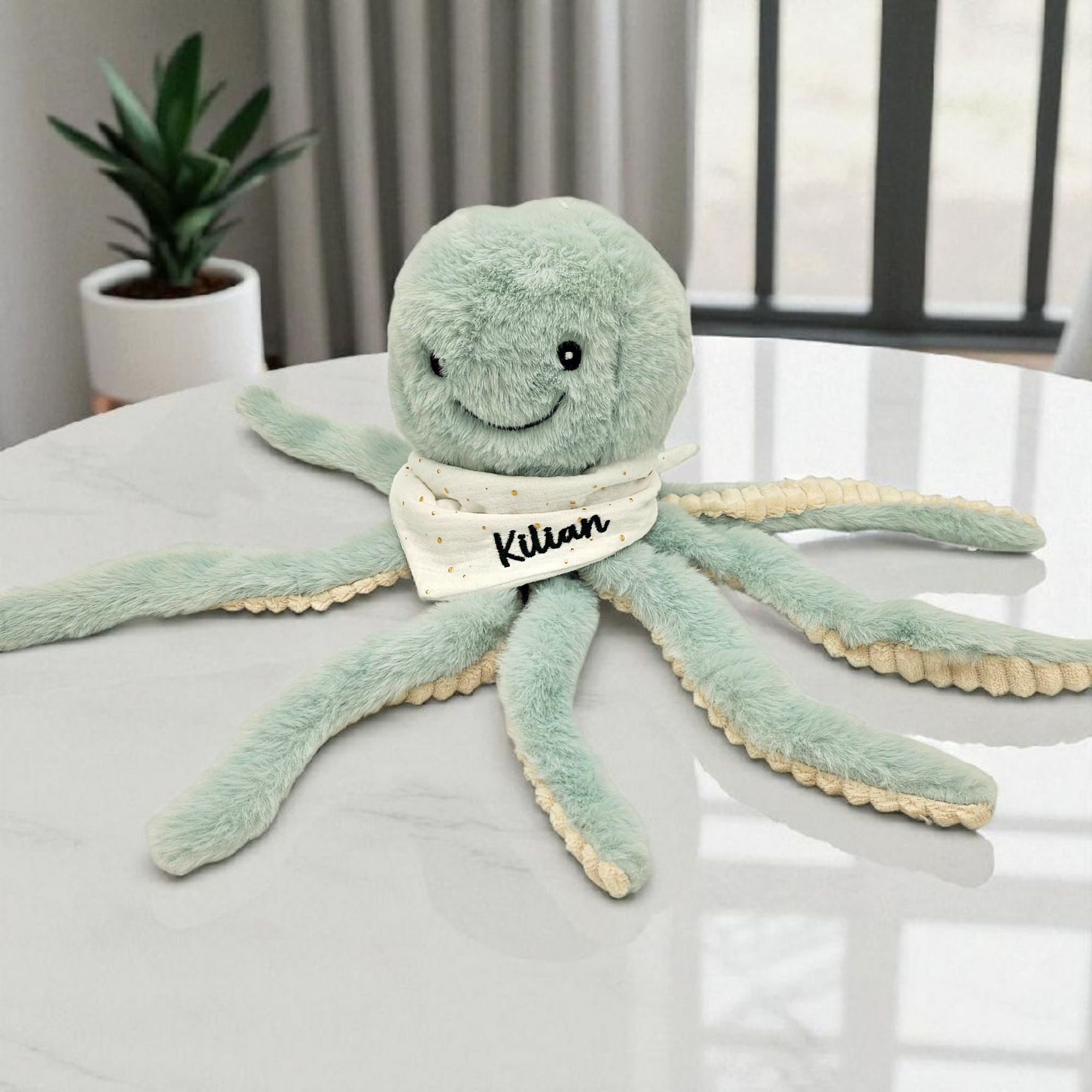 Oktopus-Kuscheltier Mike mit personalisiertem Halstuch