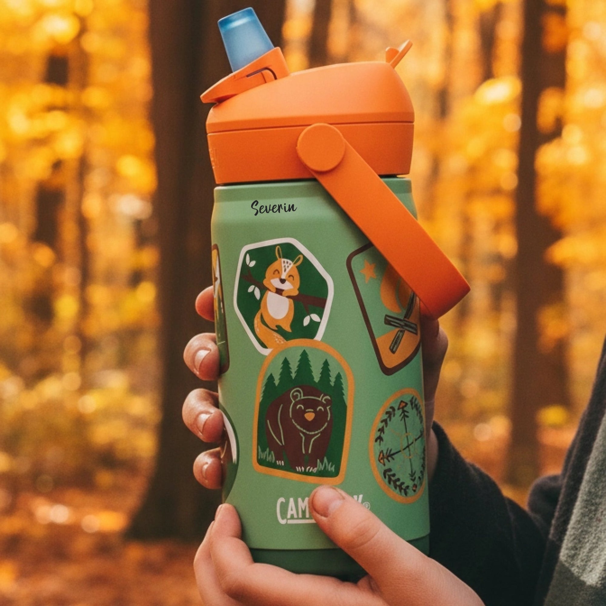 Schöne Camelbak Thermosflasche in Camping style perfekt für kleine Waldliebhaber personalisierbar mit namen
