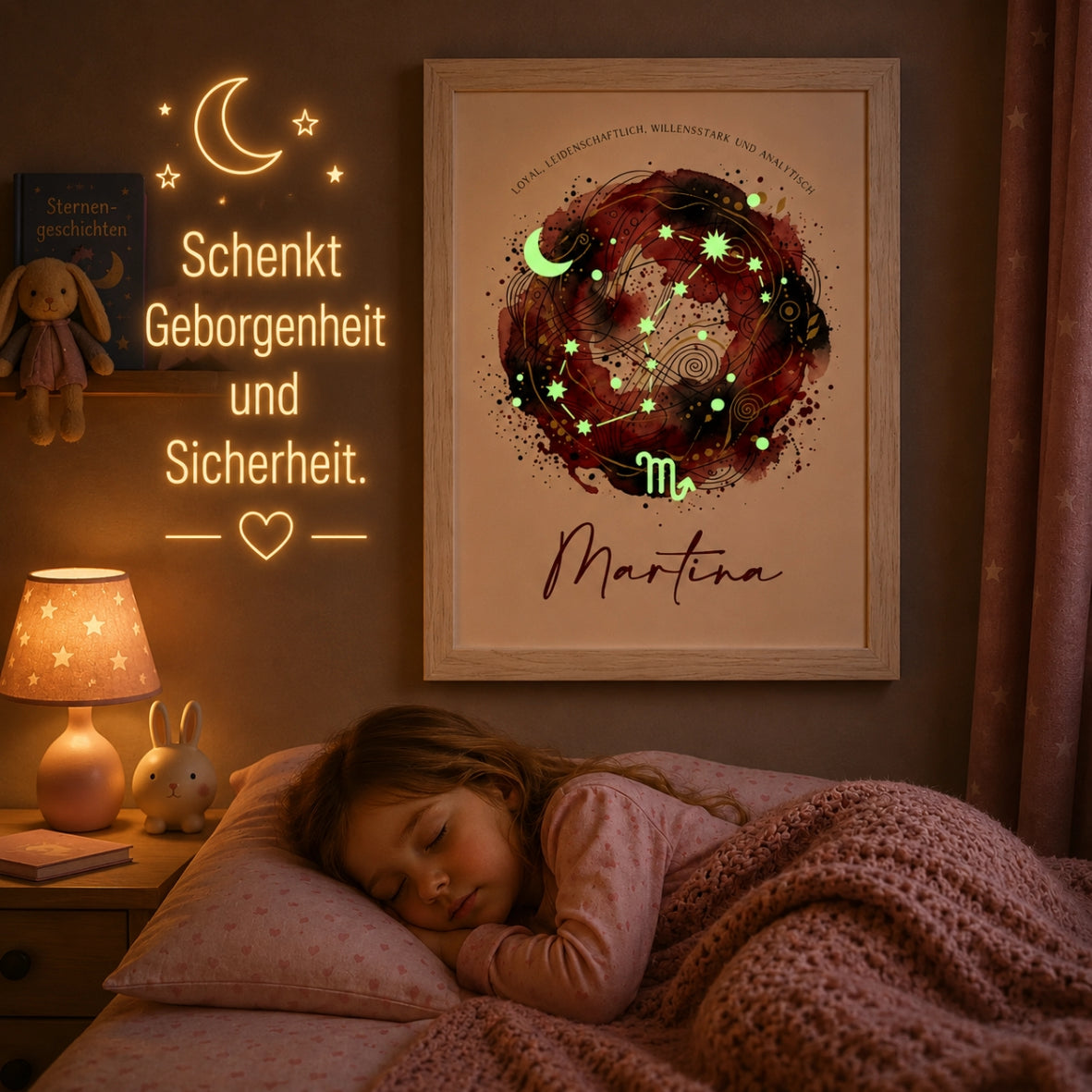 personalisierter glow dreams sternzeichen bilderrahmen im kinderzimmer mit schlafendem kind und kraftfarbe aquarellkrei