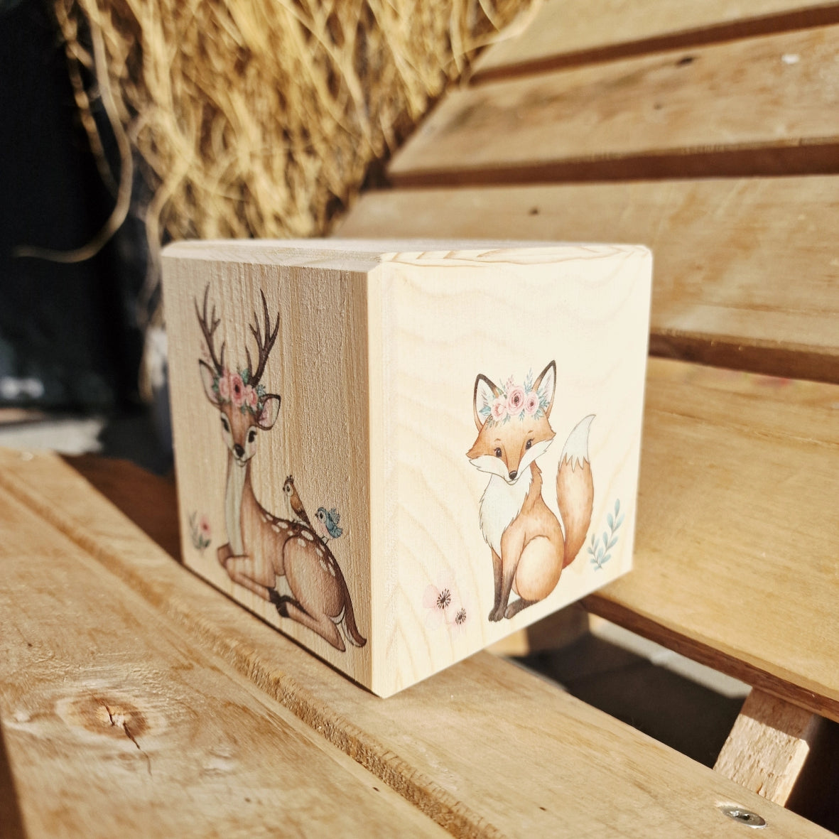 wunderschöner holzwürfel als spardose mit schönen Waldtiermotiven bedruckt auf wunsch personaliseribar mit namen