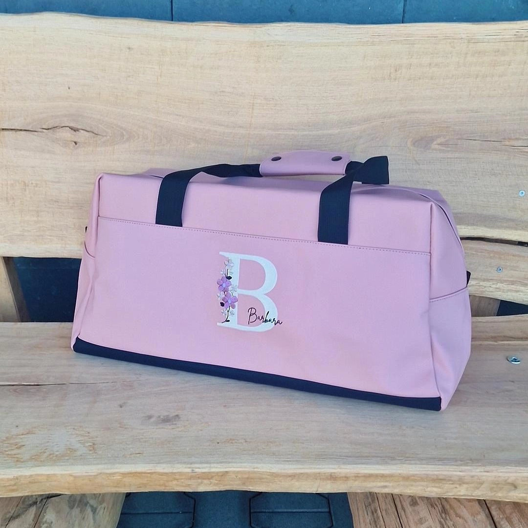 wunderschöne leder sportbag, wasserabweisend und Direkt bestickt mit Wunschbuchstaben in Flower Style und Namen