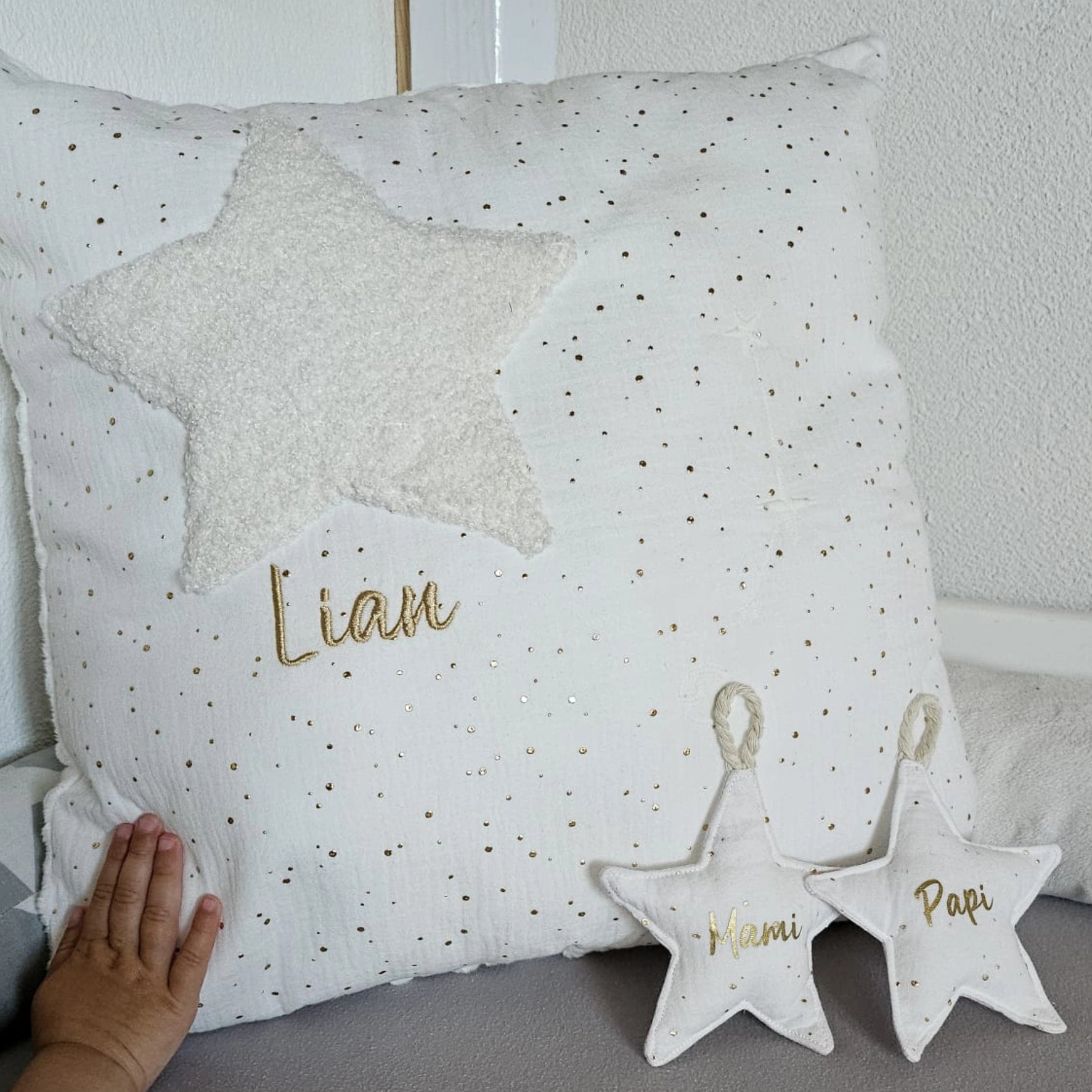 Familien - Kissen mit Wunschstern 65 x 65cm – personalisiert mit Sternzeichen &amp; Namen