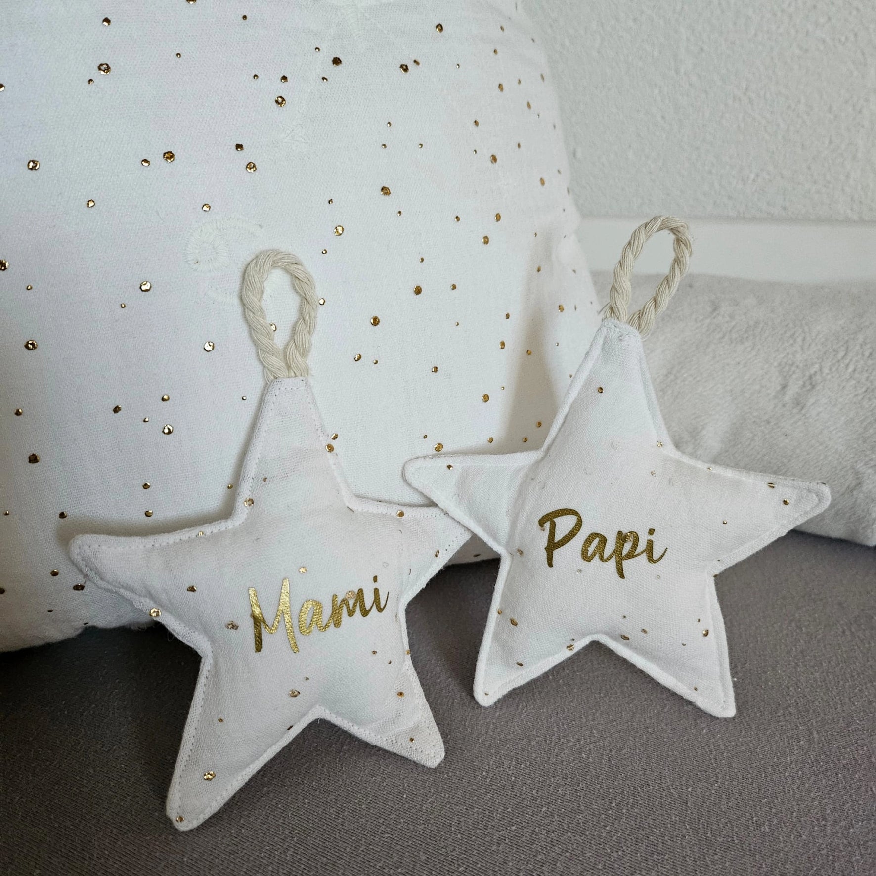 Familien - Kissen mit Wunschstern 65 x 65cm – personalisiert mit Sternzeichen &amp; Namen