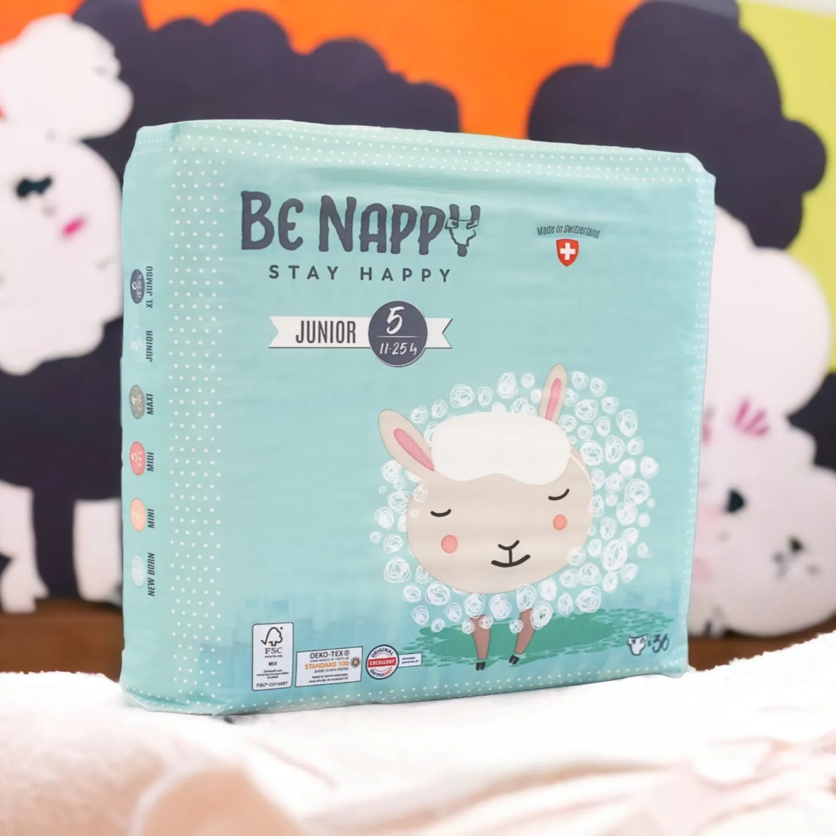Vorderseite von hellblauer Verpackung von Be Nappy Windeln Grösse Fünf, 11-25kg. Mit Schafmotiv und Gütesiegel auf Verpackung. Verpackung beinhaltet 36 Windeln.