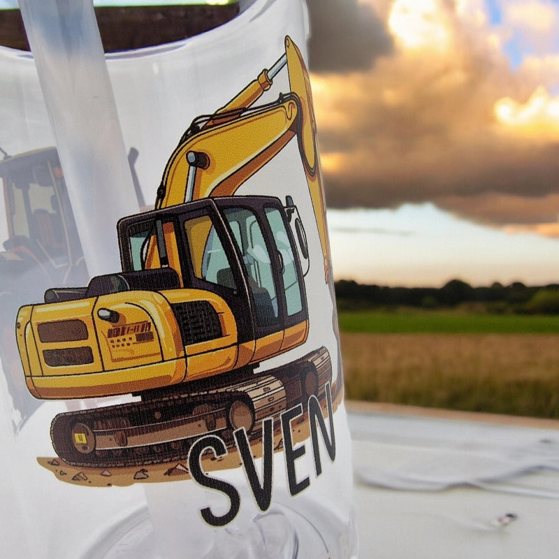 camelbak clear mit bagger und namen bedruckt auf hintergrund mit sonnenuntergang