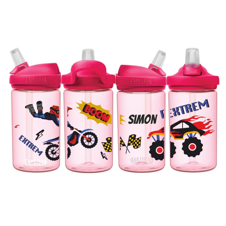 Rote eddy Camelbak Trinkflasche für Kinder, mit Motocross Monstertruck-Motiv und mit Namen personalisiert. Roter Aufsatz mit Strohhalm.