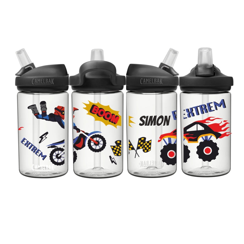 Clear weisse eddy Camelbak Trinkflasche für Kinder, mit Motocross Monstertruck-Motiv und mit Namen personalisiert. Schwarzer Aufsatz mit Strohhalm.