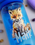 Blaue eddy Camelbak Trinkflasche für Kinder, mit Fuchsmotiv und mit Namen personalisiert. Blauer Aufsatz mit Strohhalm.