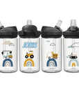 Camelbak Kinder Trinkflasche Fahrzeuge. Clear weisse eddy Camelbak Trinkflasche für Kinder, mit Baustellenfahrzeug-Motiv und mit Namen personalisiert. Schwarzer Aufsatz mit Strohhalm.