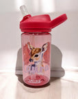 Blaue eddy Camelbak Trinkflasche für Kinder, mit Waldtiere Mädchen und mit Namen personalisiert. Pinker Aufsatz mit Strohhalm.