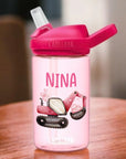 pinke camelbak mit passendem strohhalm aufsatz personalisiert mit namen und einem pinken Bagger