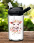 Camelbak Kinder Trinkflasche Schäfchen. Clear Weisse eddy Camelbak Trinkflasche für Kinder, mit Tier-Motiv und mit Namen personalisiert. Schwarzer Aufsatz mit Strohhalm.
