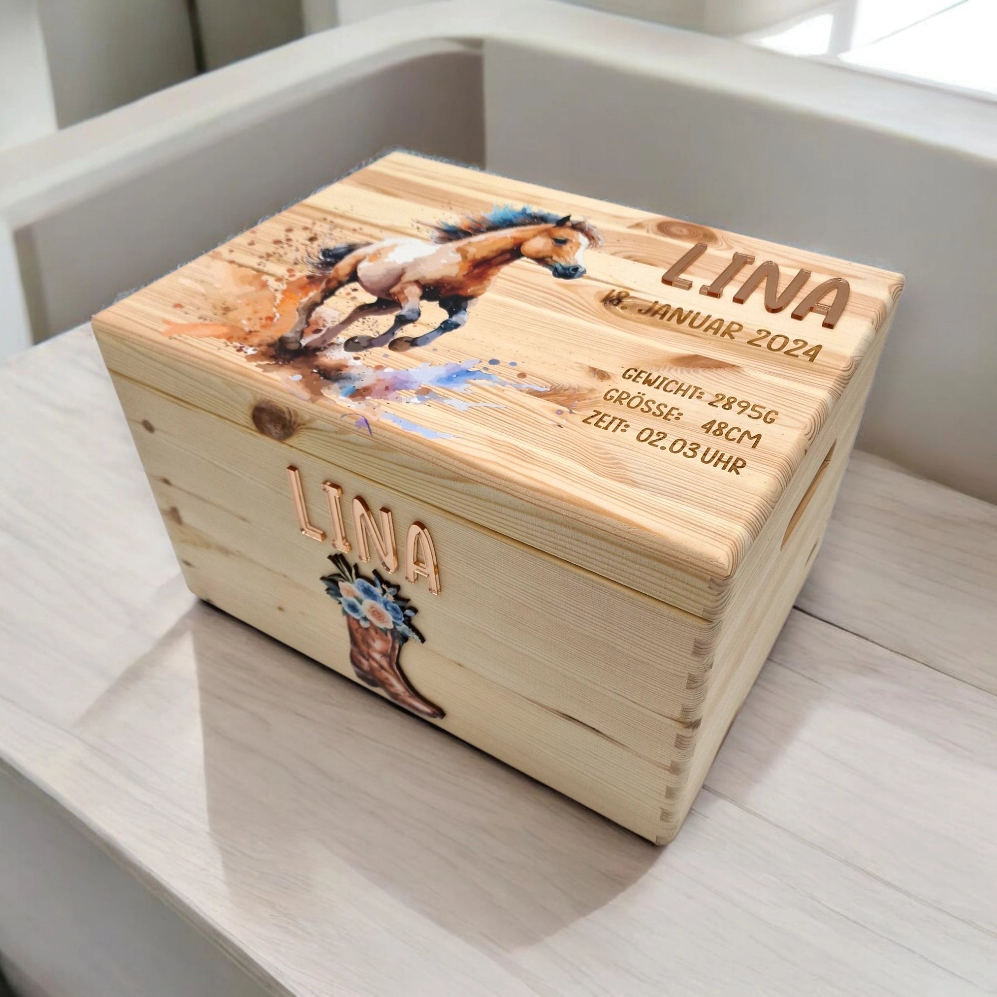 hübsche erinnerungskiste pferd ist ein super geschenk für mädchen zu geburt oder taufe mit geburtsdaten gelasert und namen in 3D optik