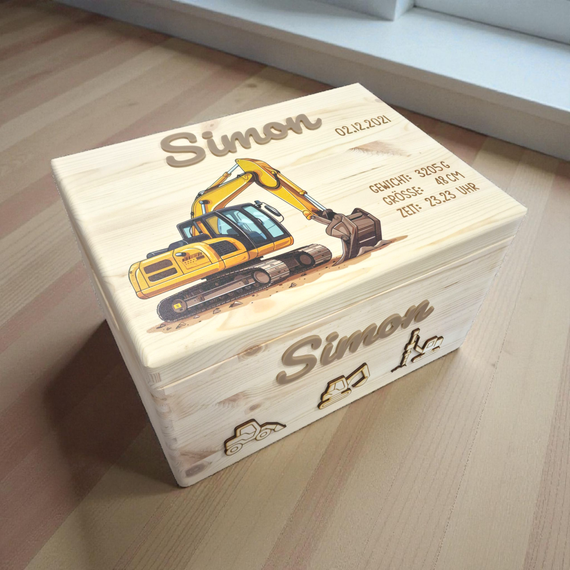 die schönste erinnerungskiste mit bagger motiv und Namen mit gebrutsdaten personalisiert