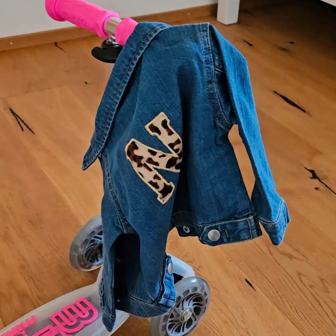 jeansjacke leo mit buchstabe personalisiert