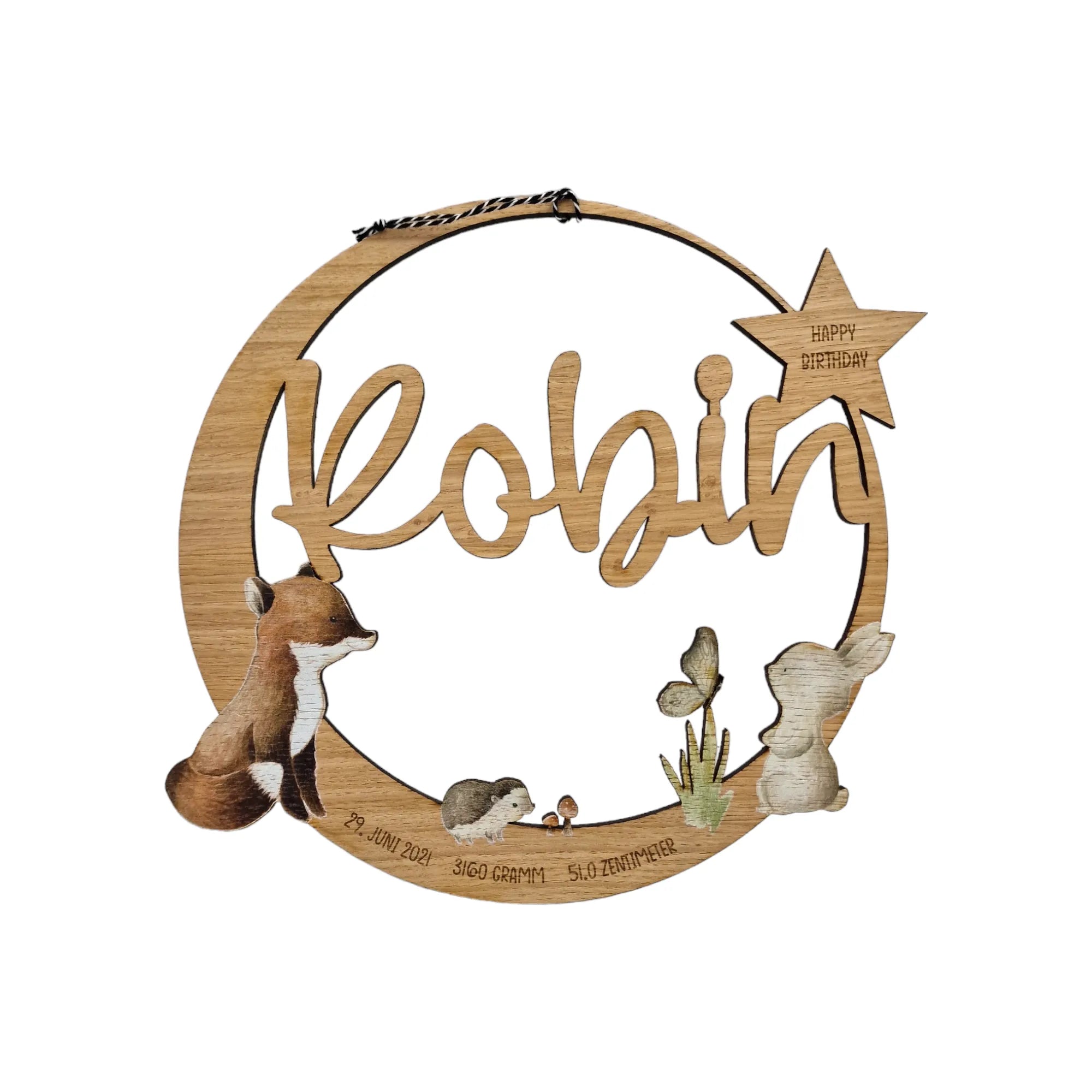 Rundes Namensschild Waldtiere Baby mit Namen von Mamawerk aus Holz mit Geburtsdaten personalisiert und mit bedrucktem Boho Fuchs, Igel und Hase.