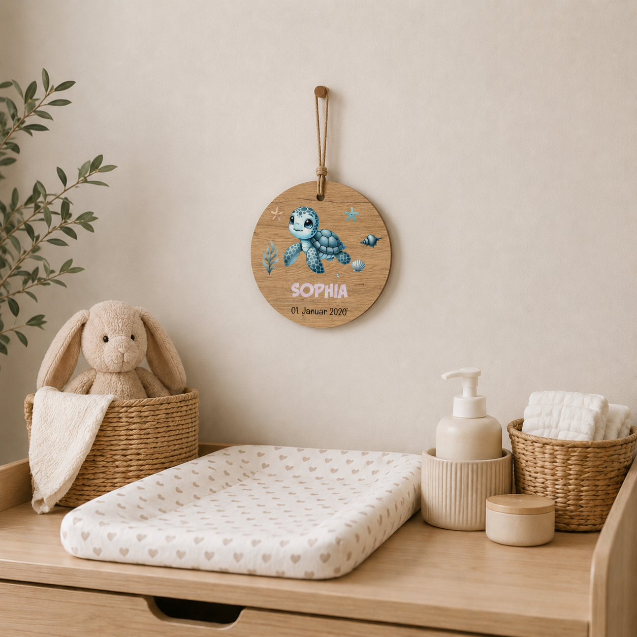 Rundes Namensschild aus Eichenholz – personalisiert mit Schildkröte