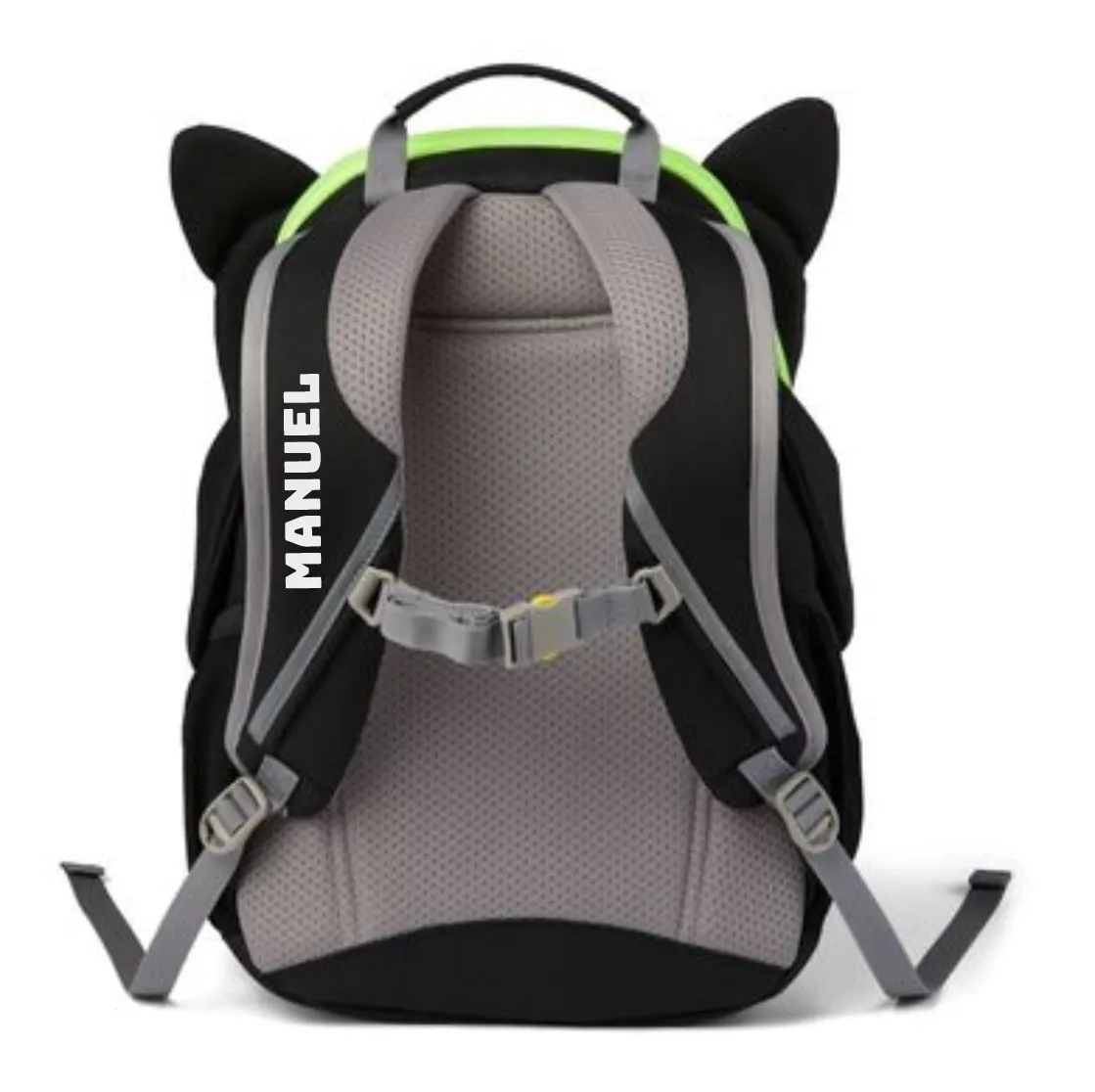 Rückseite von schwarzem Pantherrucksack. Graues Rückenteil, schwarze Schultergurte und grauer Brustgurt, verstellbar. Rechter Schultergurt mit Namen personalisiert.