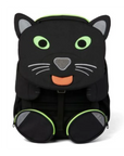 Schwarzer Panther Kinderrucksack mit Gesicht als Klappe, Zunge ausziehbar. Zwei schwarze Füsse vorne als Vordertaschen, schwarze Seitentaschen, graue Schultergurte.