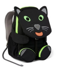 Schwarzer Panther Kinderrucksack mit Gesicht als Klappe, Zunge ausziehbar. Zwei schwarze Füsse vorne als Vordertaschen, schwarze Seitentaschen, graue Schultergurte.
