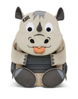 Beige grauer Rucksack mit Nashorn Gesicht als Rucksackklappe und ausziehbarer Zunge. Personalisiert mit Namen auf der Stirn. Graue Nashornfüsse an der Seitenfront mit Reissverschluss dienen als kleine Täschchen. Stirn